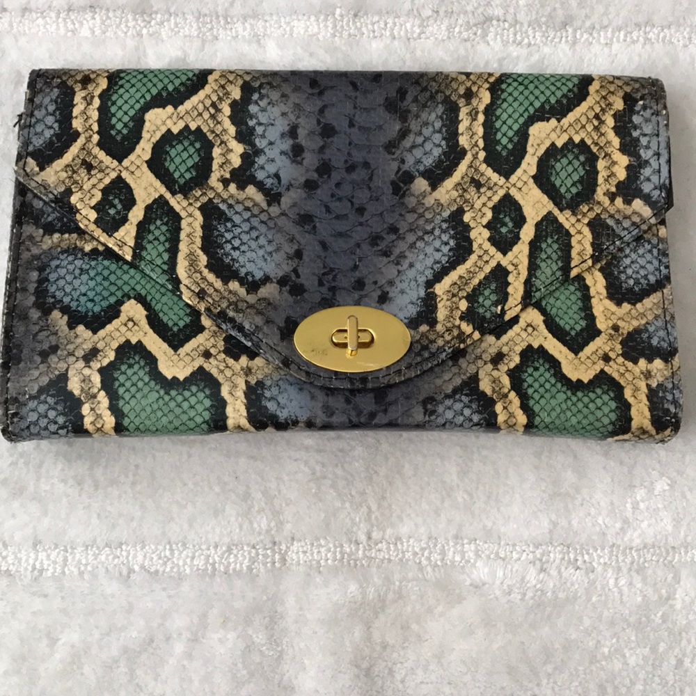 Envelope clutch.